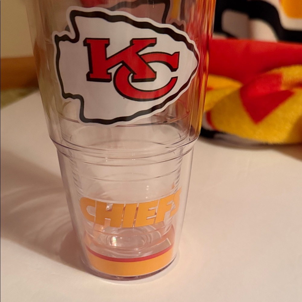 Kansas City Chiefs Red & Gold Fleece Throw Blanket + Fan Gear - Picture 7 of 15